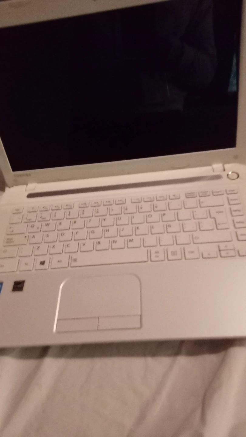 White Toshiba Laptop - photo 2