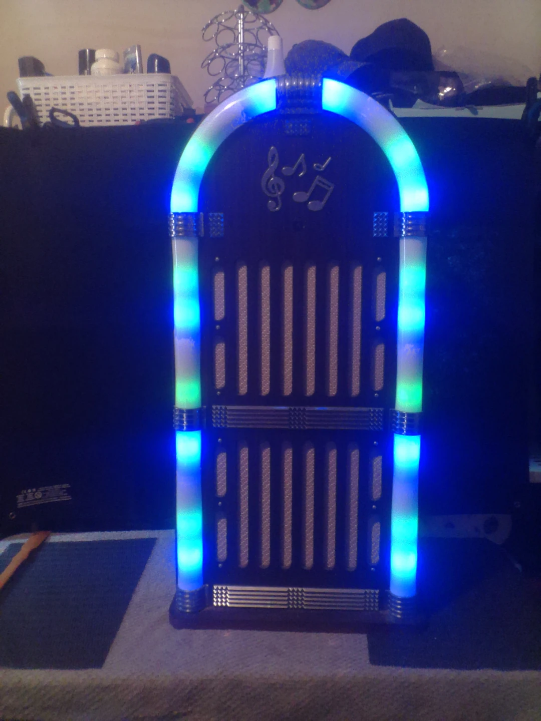 Sylvania Bluetooth with FM Radio wooden jukebox - photo 2