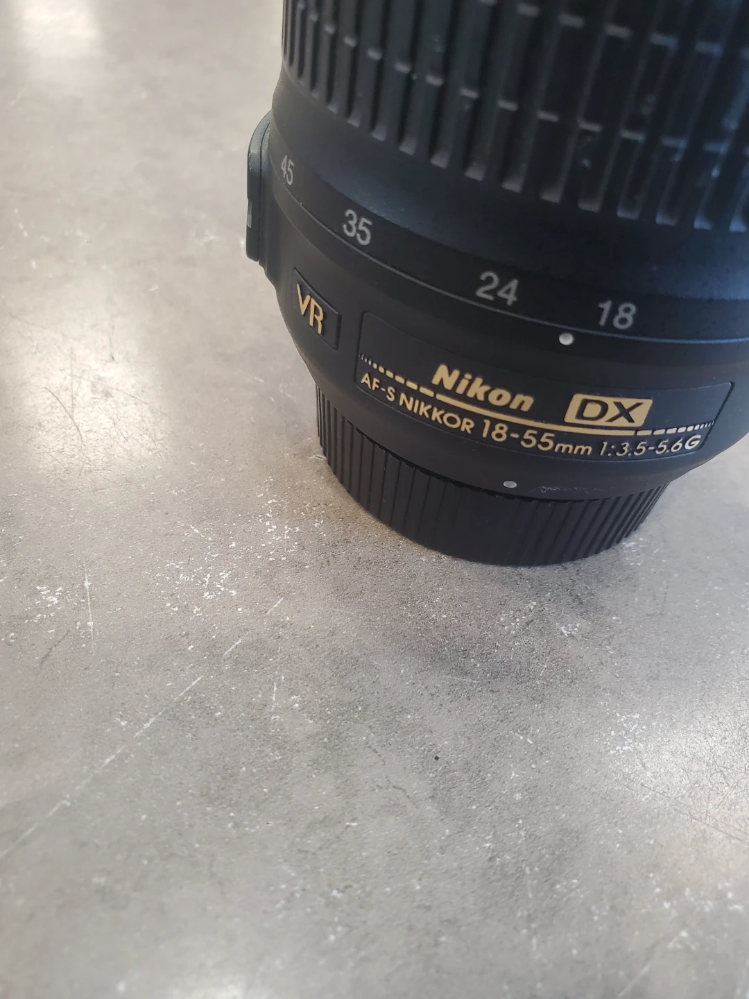 Nikon DX NIKKOR 18-55mm f/3.5-5.6G VR Lens - photo 2