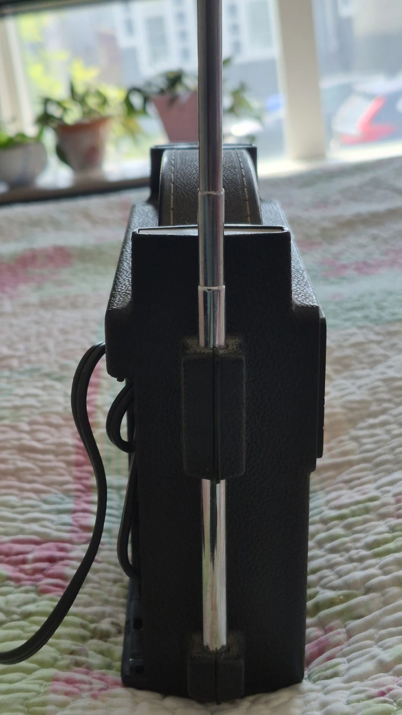 General Electric "Two-Way Power" AM/FM Radio - photo 5