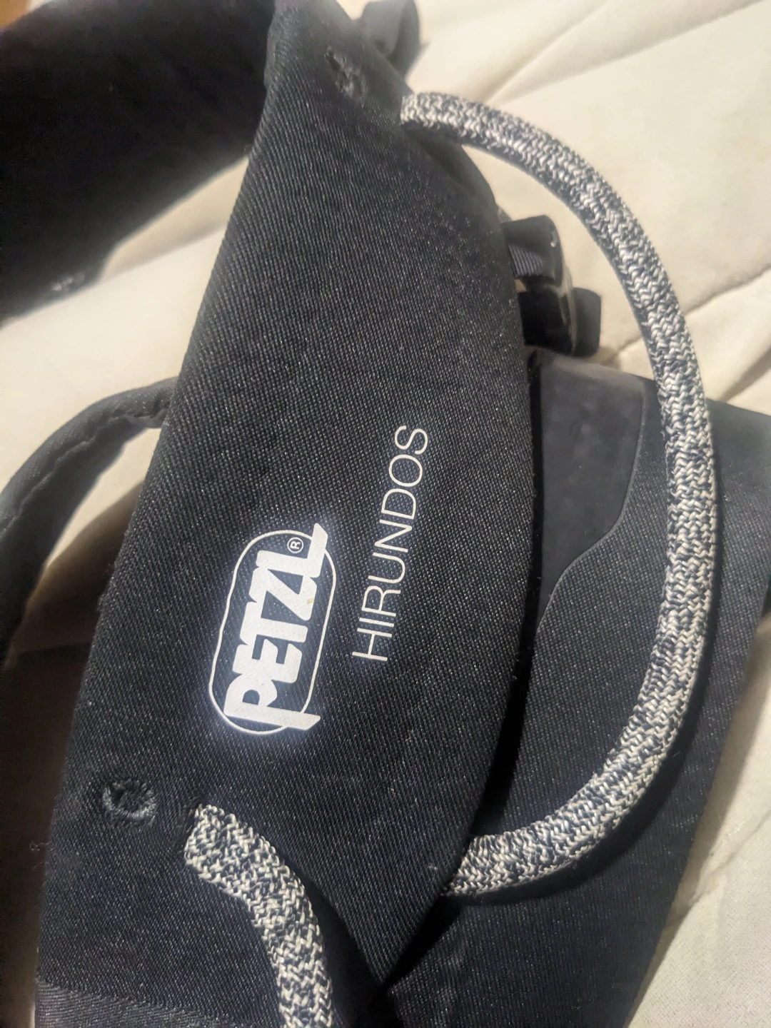 L Petzl Hirundos Climbing Harness