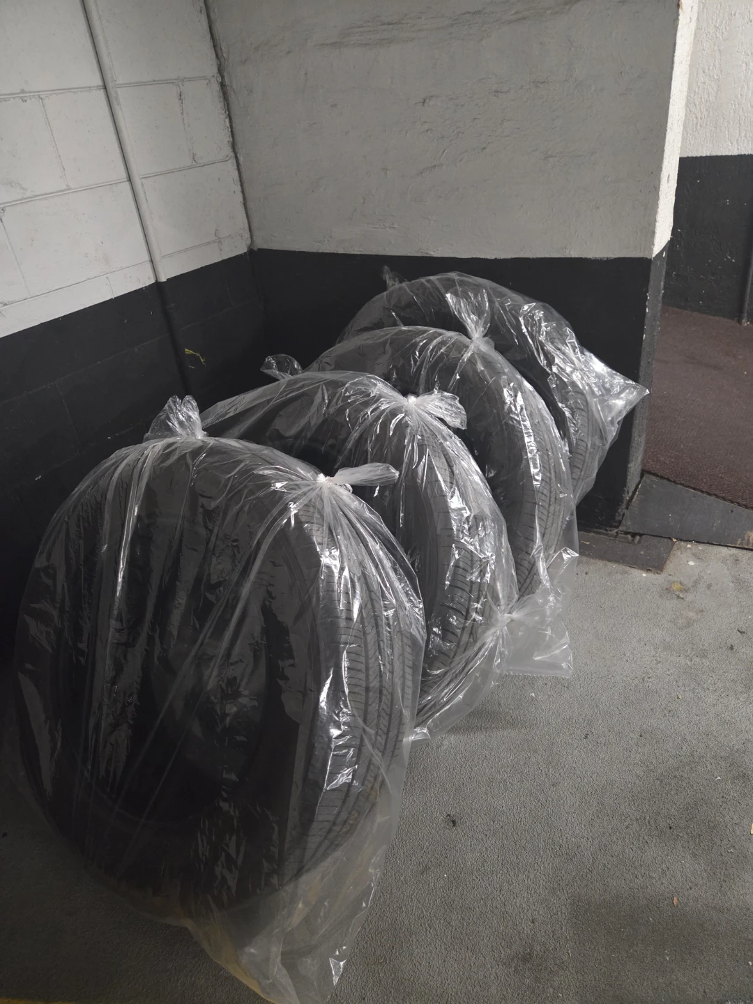 Set of 4 Toyo tire 235 65 R 18