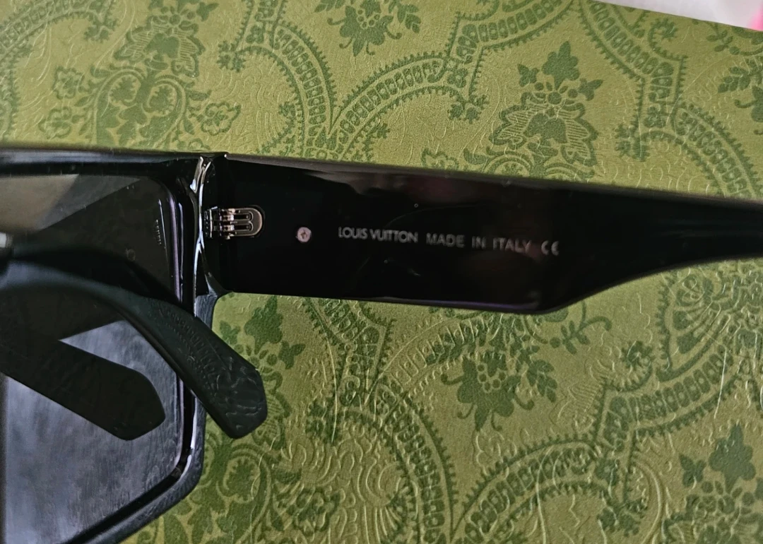 Louis Vuitton Black Sunglasses - photo 2
