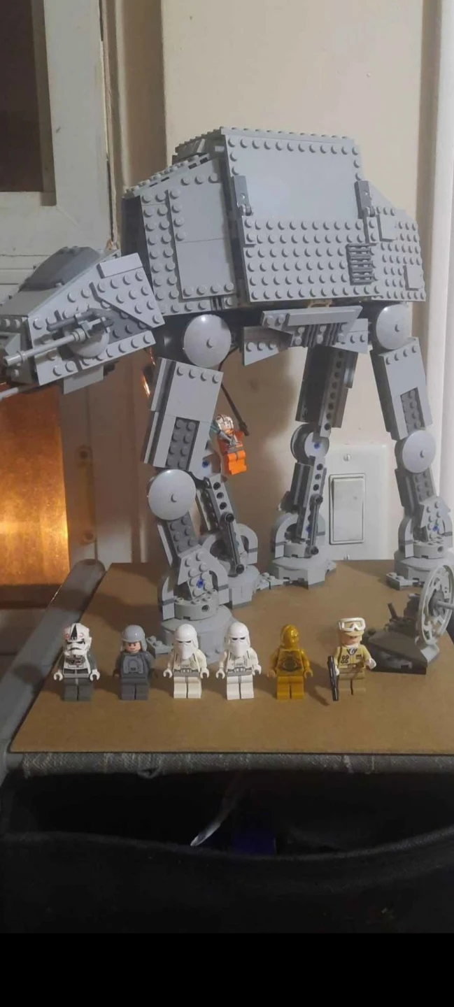 LEGO Star Wars AT-AT Walker with Figures