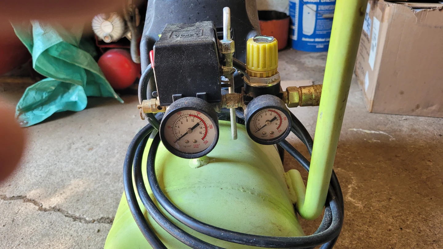 Air compressor - photo 2