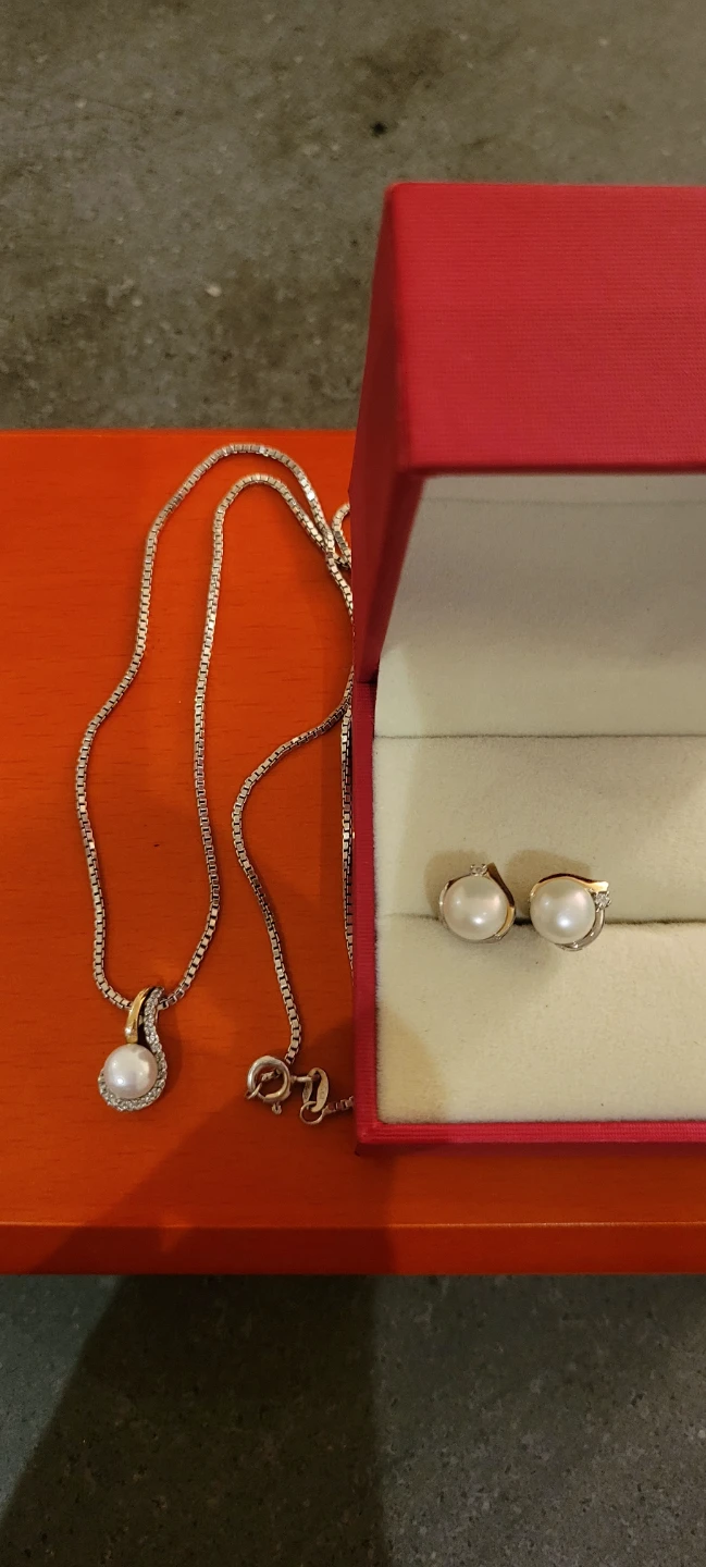Brand new Pearl diamonds Necklace and Earrings Set