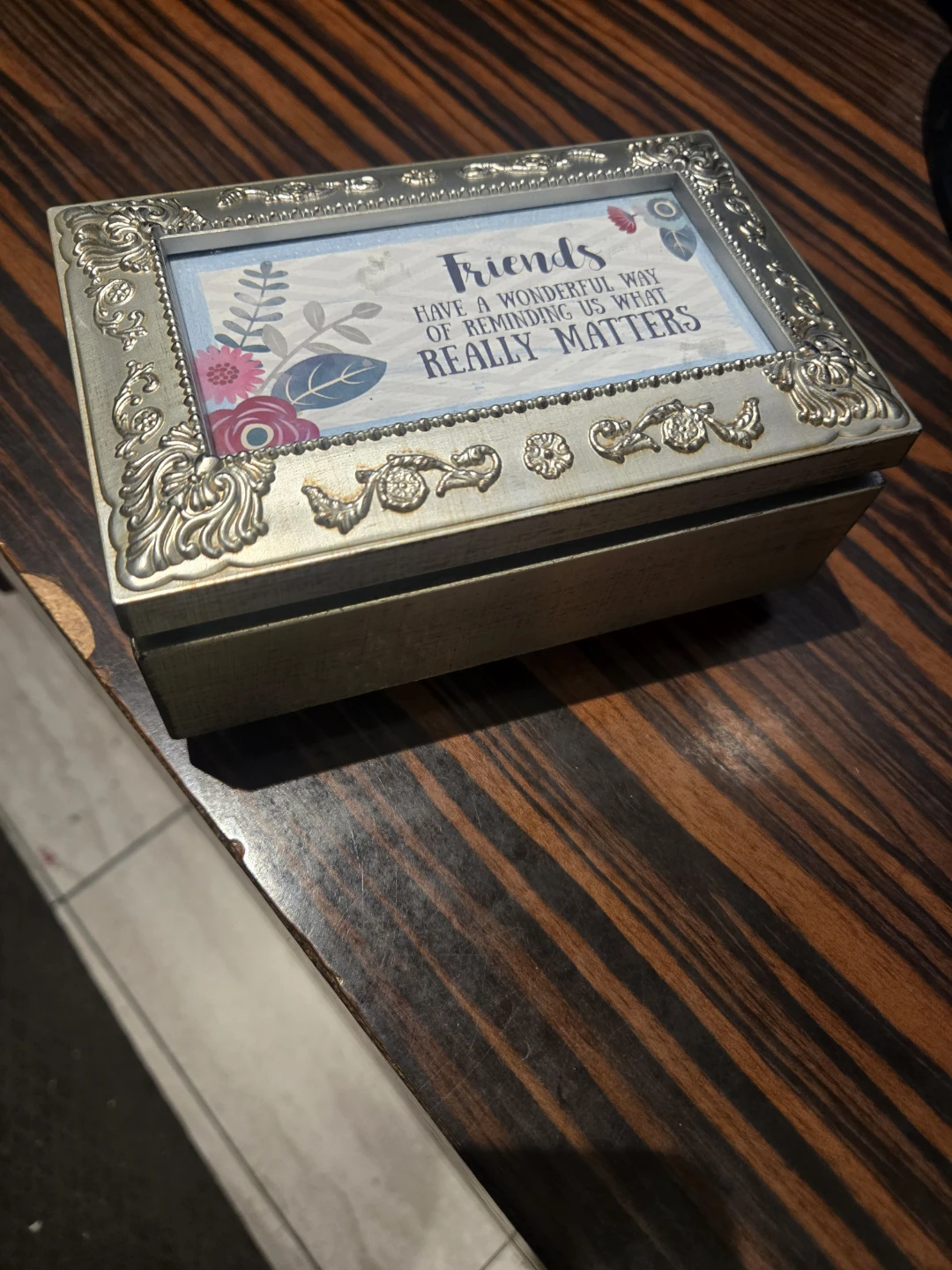Decorative Trinket Box with "Friends" Quote