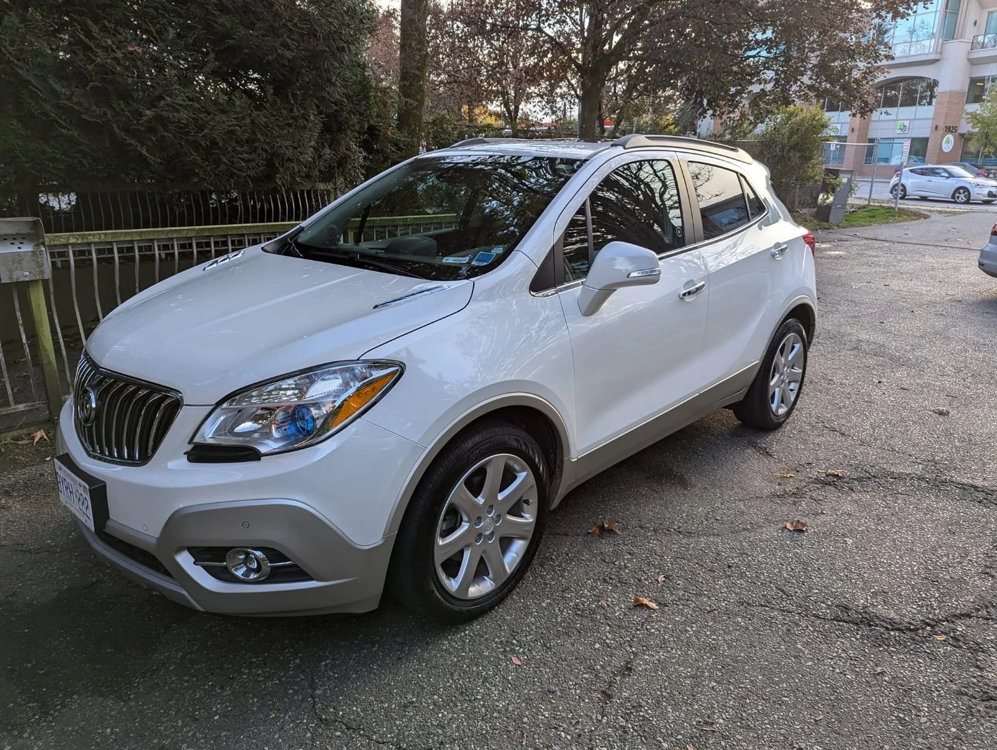 2015 White Buick Encore SUV