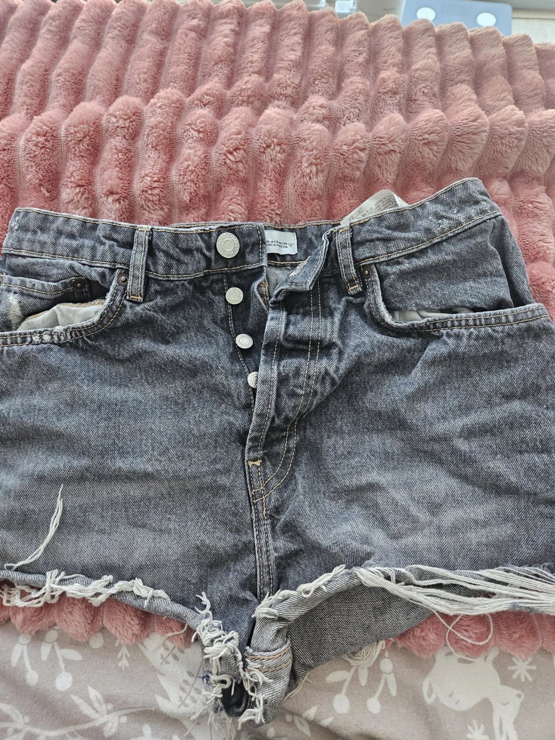 Distressed denim shorts (Zara) - photo 3