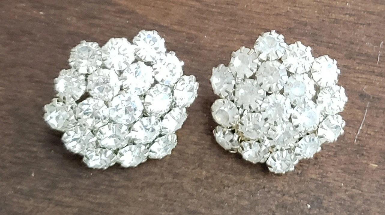 Vintage Rhinestone Flower Cluster  Earrings. - photo 2