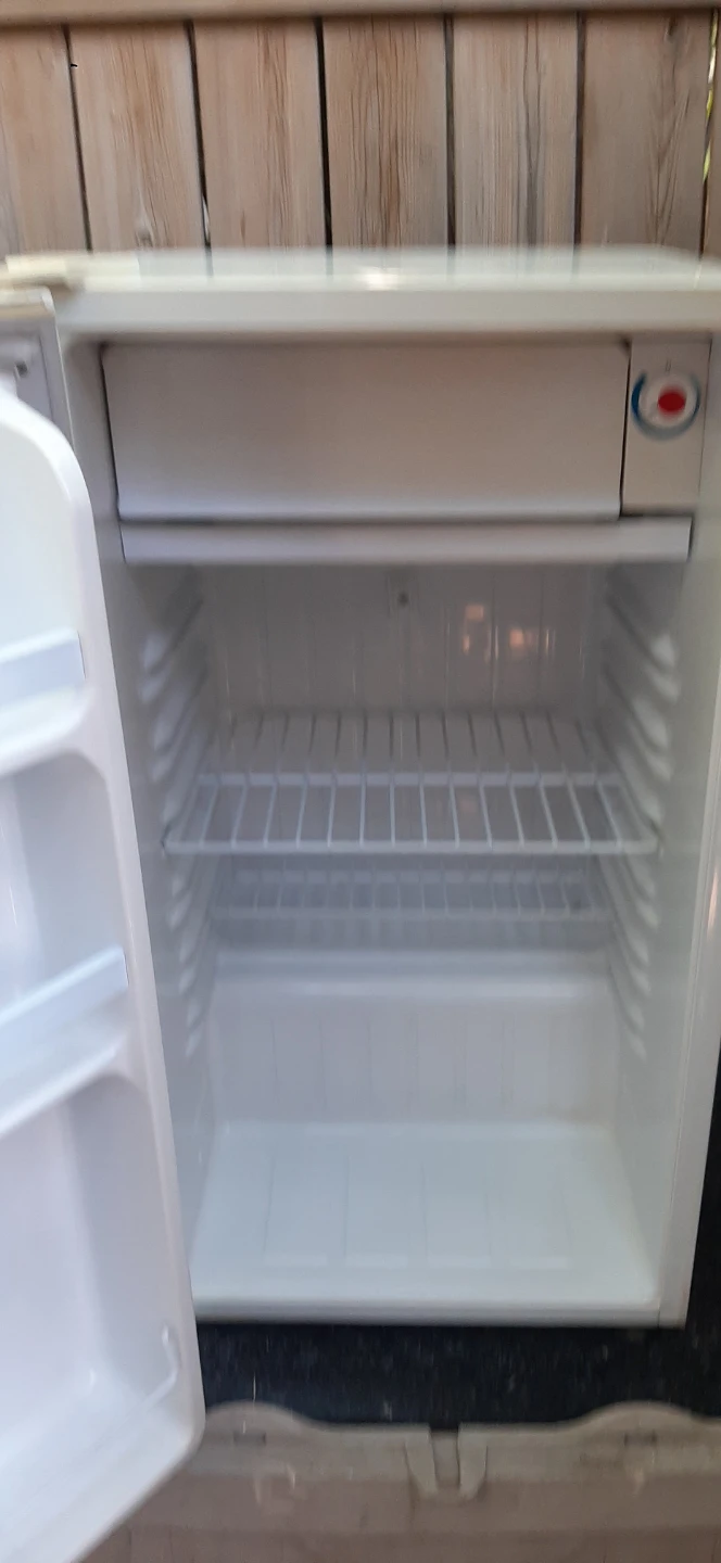 Diplomat Compact White Mini Fridge - photo 2
