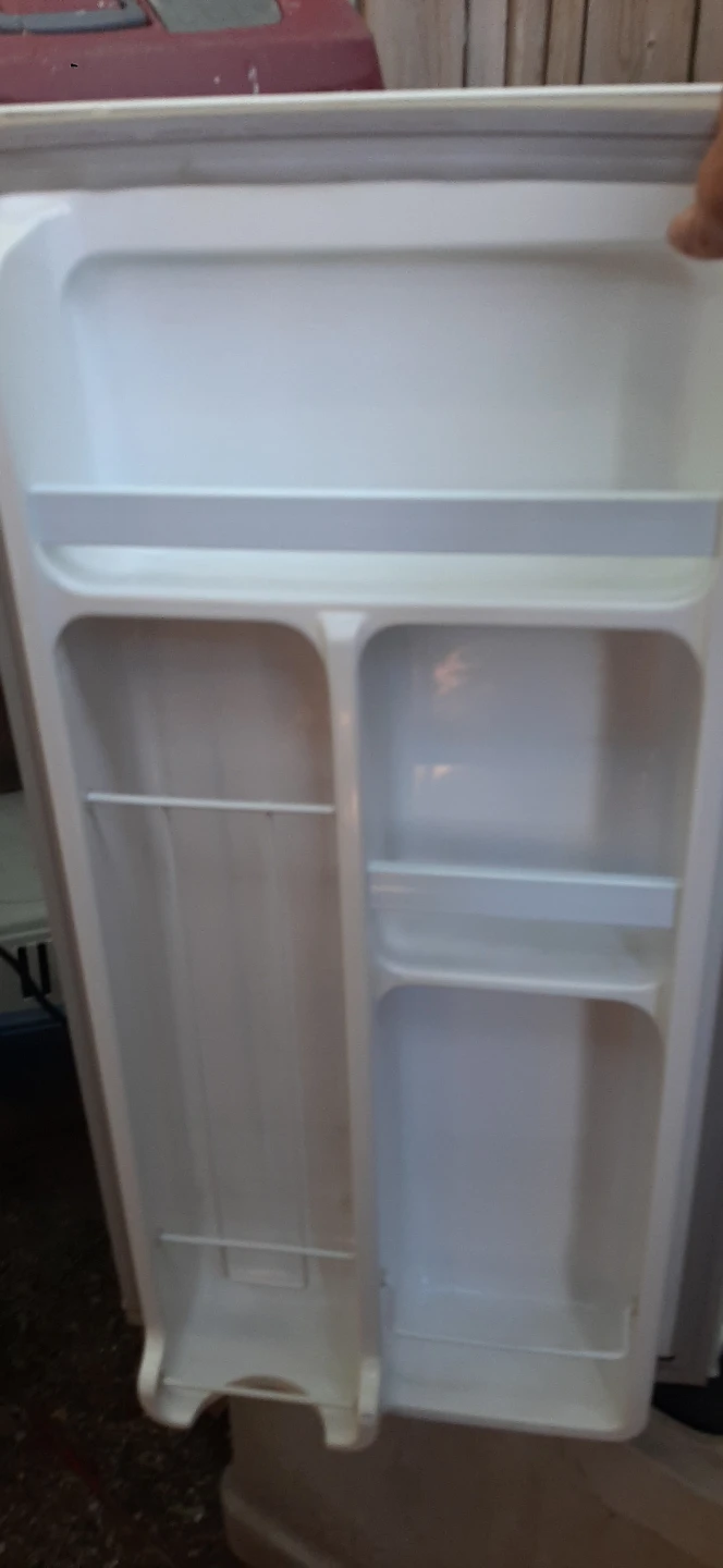 Diplomat Compact White Mini Fridge - photo 3