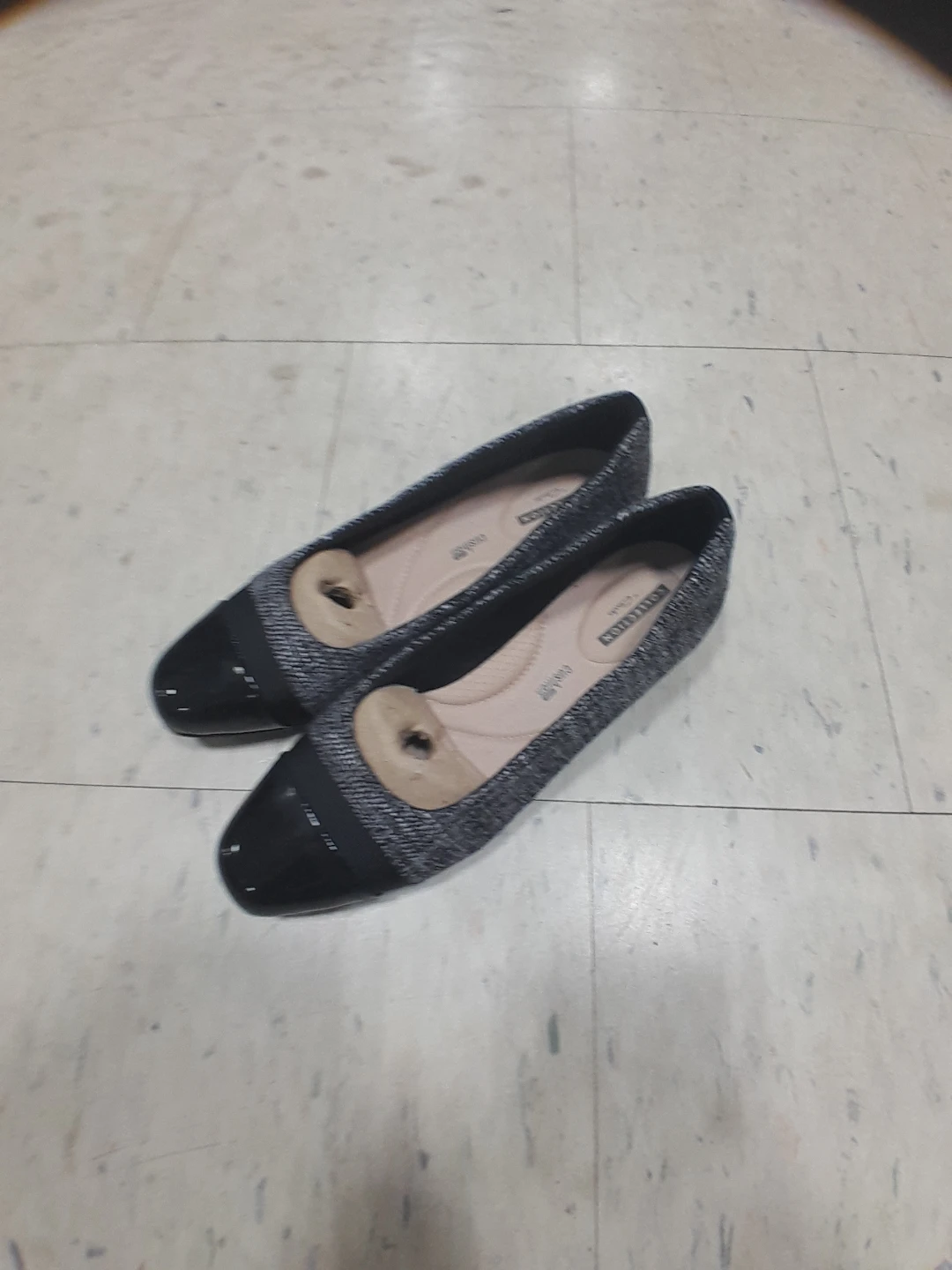 Clarks Women's Black Patent & Tweed Ballet Flats Size 8.5 - photo 2