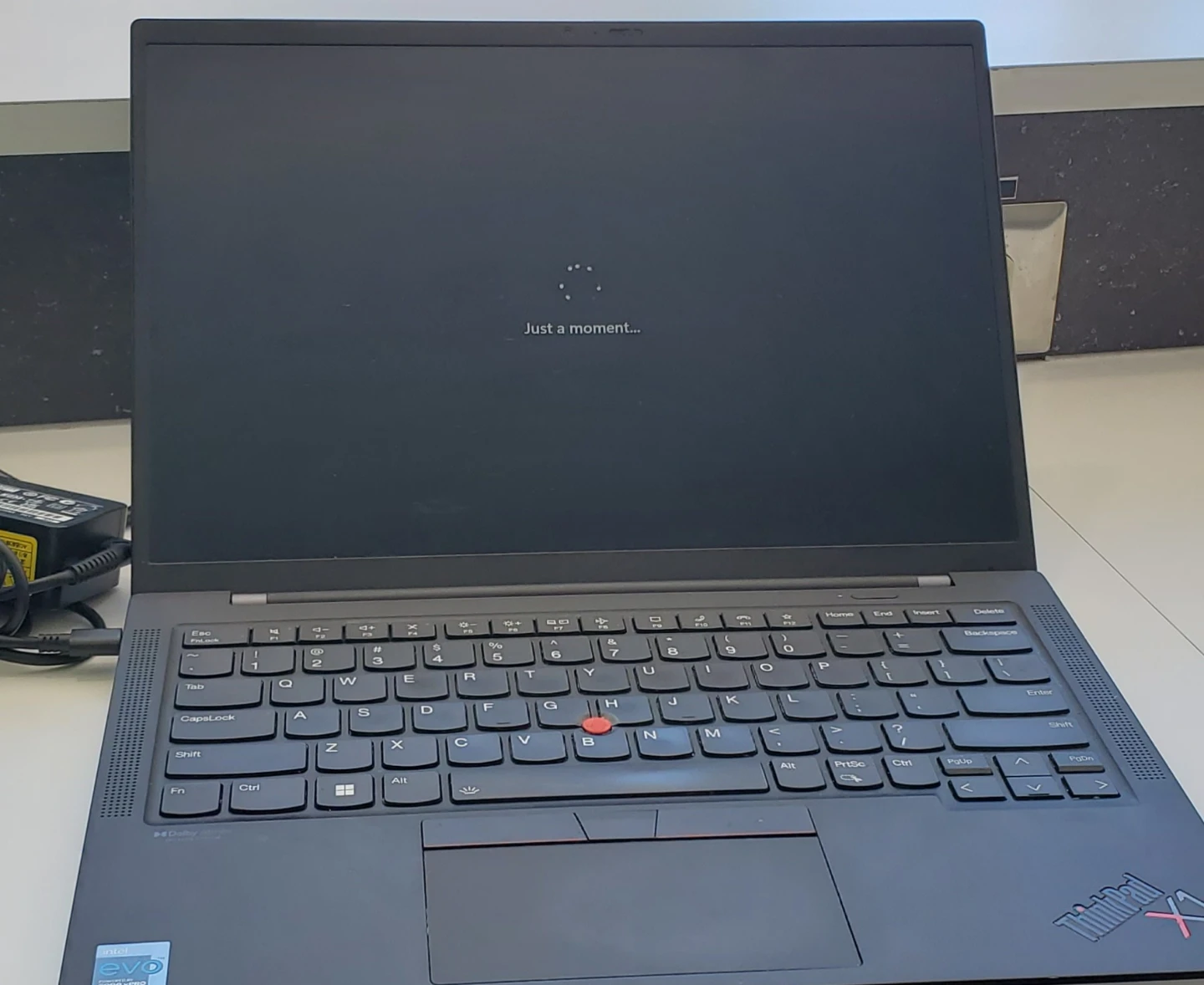 Lenovo ThinkPad X1 Carbon Gen 9 Laptop - photo 3