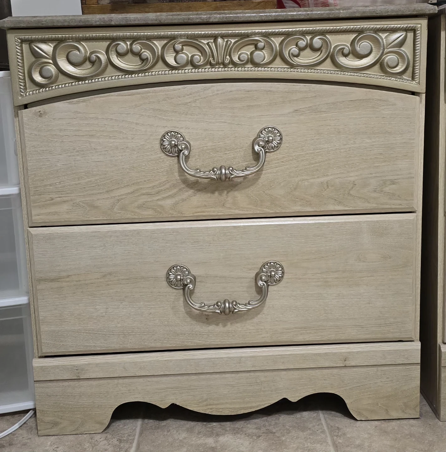 Dresser with mirror and 2 night stand - photo 3