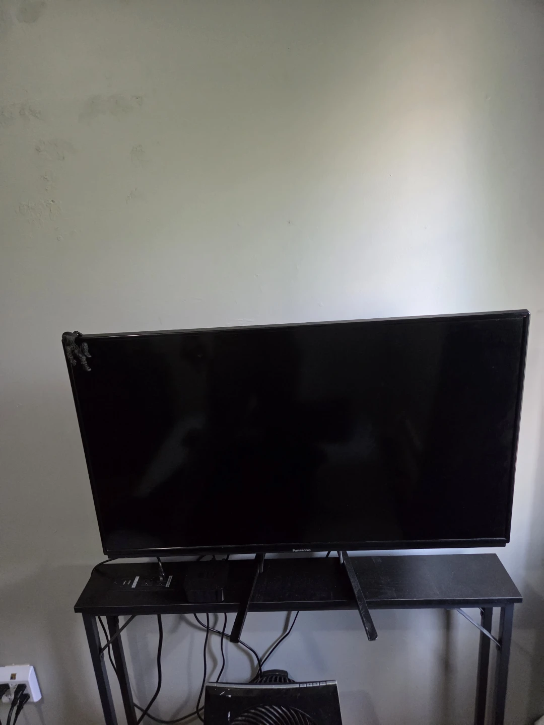 Panasonic 40-inch TV - photo 2