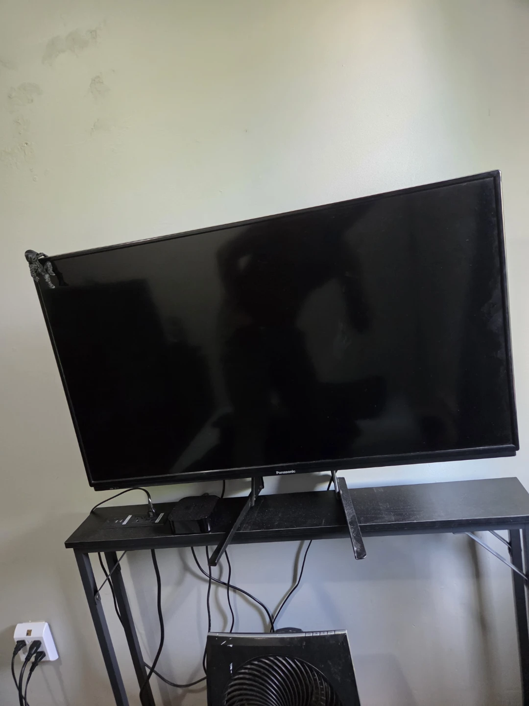 Panasonic 40-inch TV - photo 3
