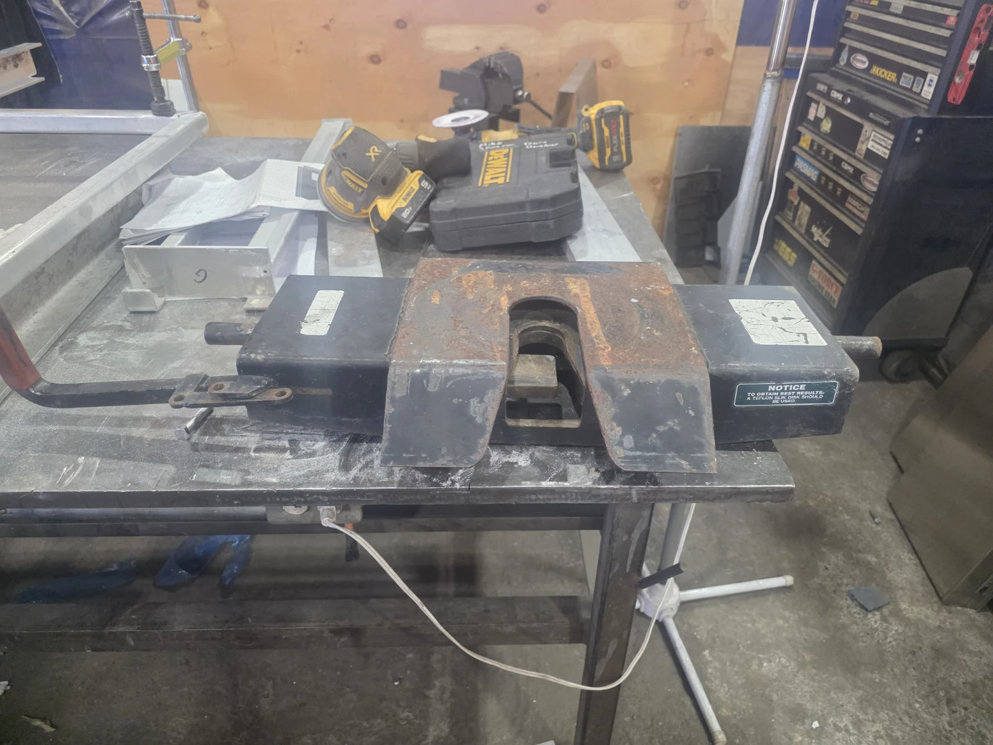 Fifth Wheel Trailer Hitch Assembly just top