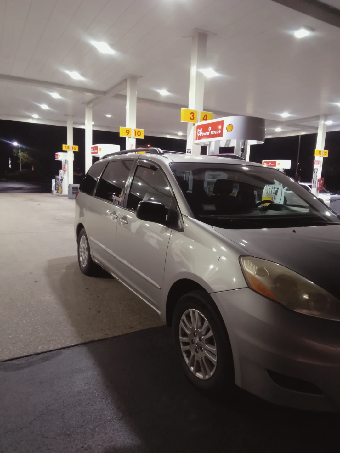 Silver Toyota Sienna - photo 2