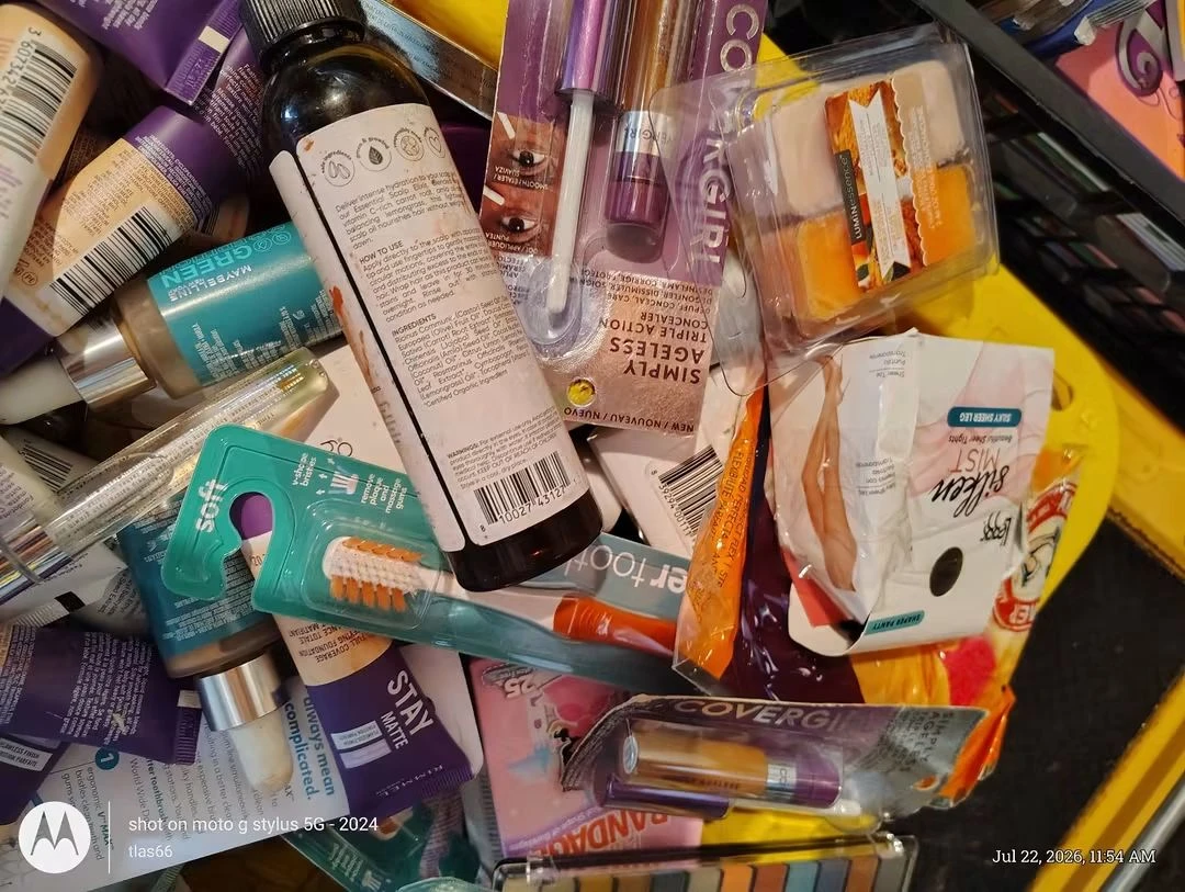 BULK LOT 50pcs Assorted Makeup - photo 5