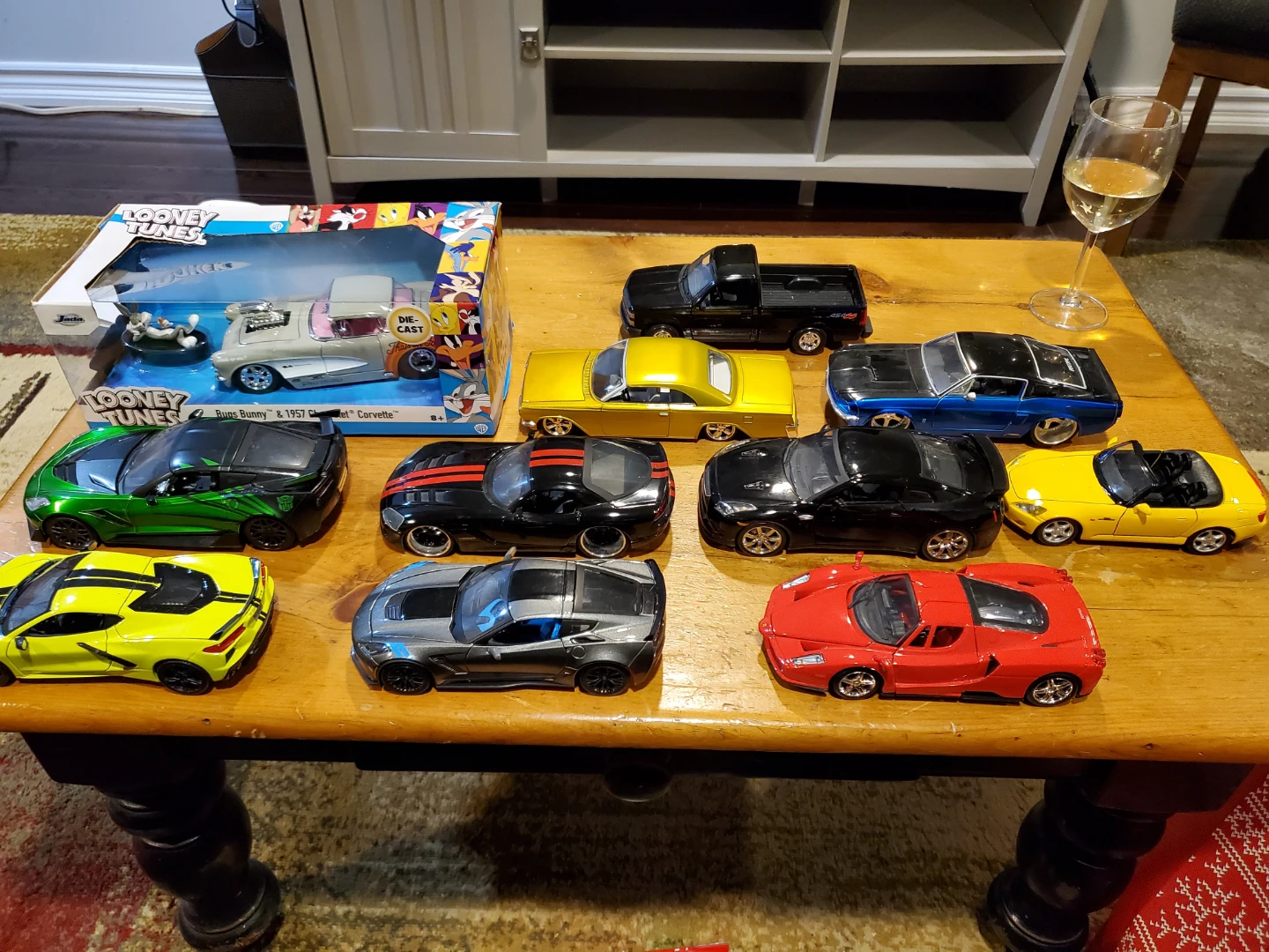 18 x 1/24 Collection of Die-Cast Model Cars
