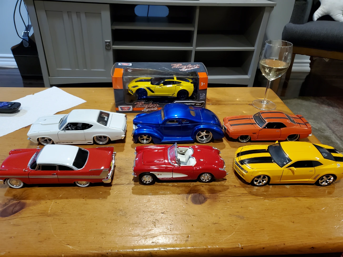 18 x 1/24 Collection of Die-Cast Model Cars - photo 2