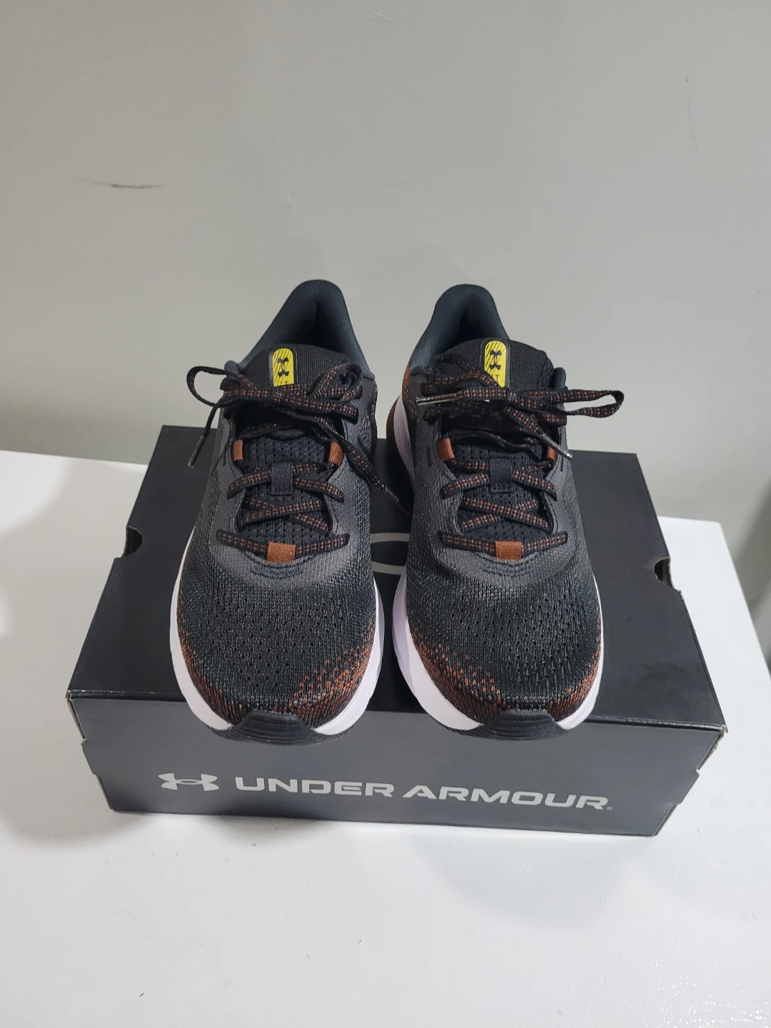 NEW WOMEN'S UNDERARMOUR SHOES SIZE 8 - photo 4