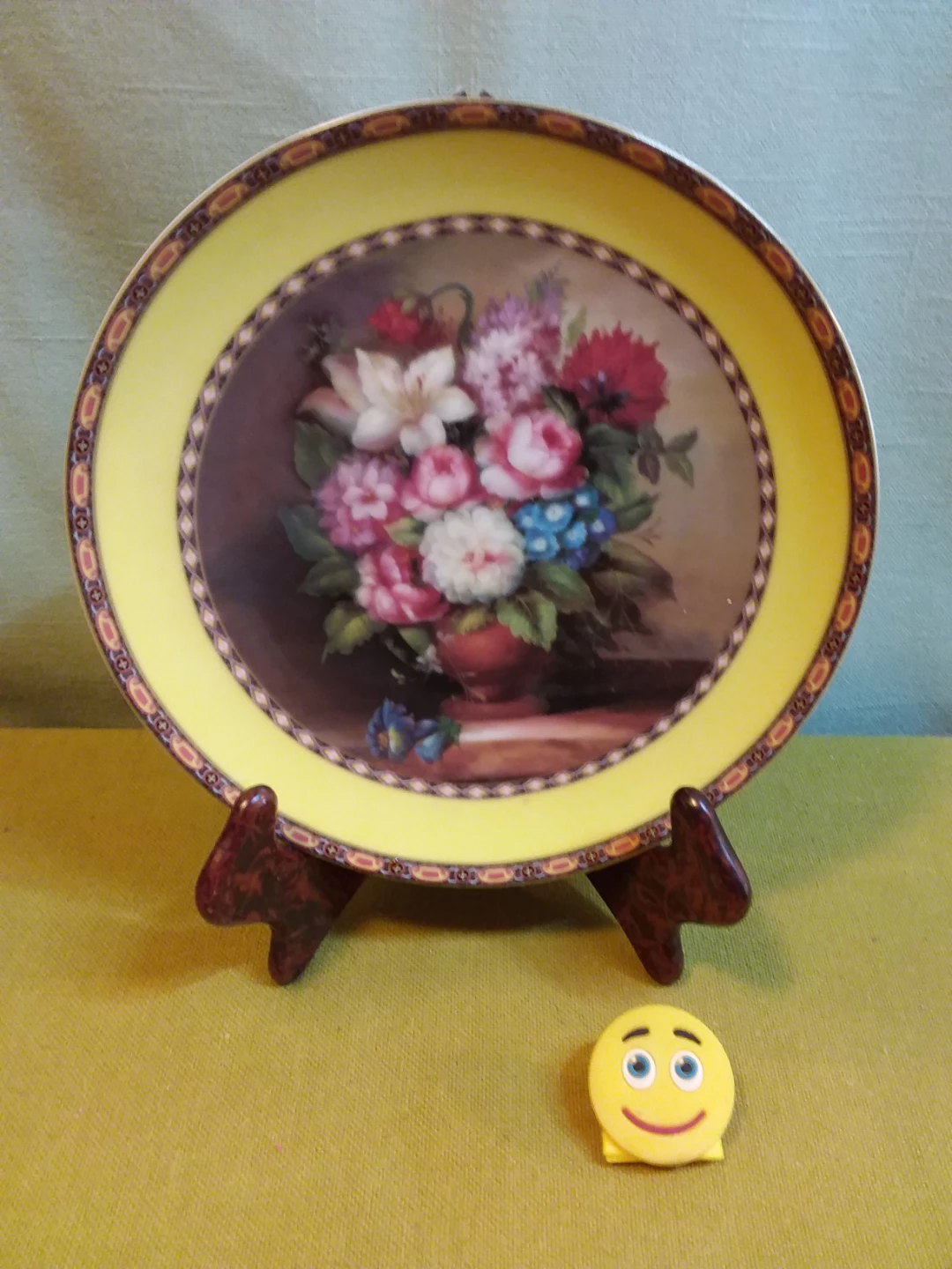 🌺 🍽️ ➡️ Decorative Plates w / Floral Design (Set of 2) 🌺 🍽️ - photo 2