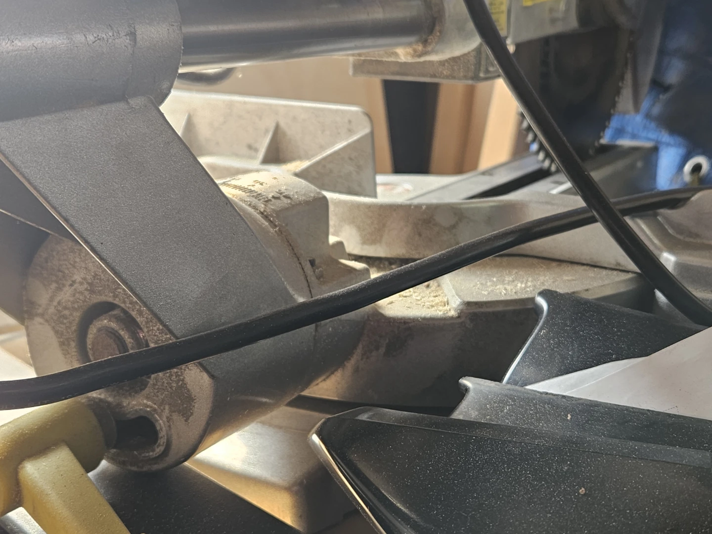 Workhorse compound sliding mitre saw - photo 3