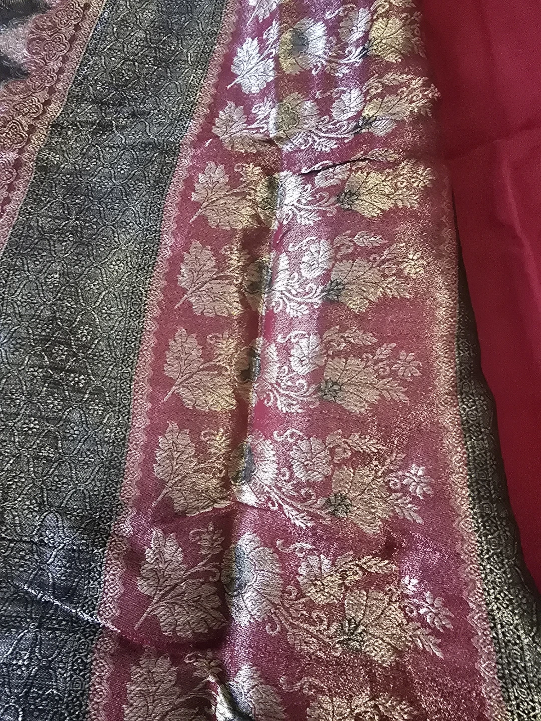 Red  and golden border Saree with Blouse and petticoat - photo 4
