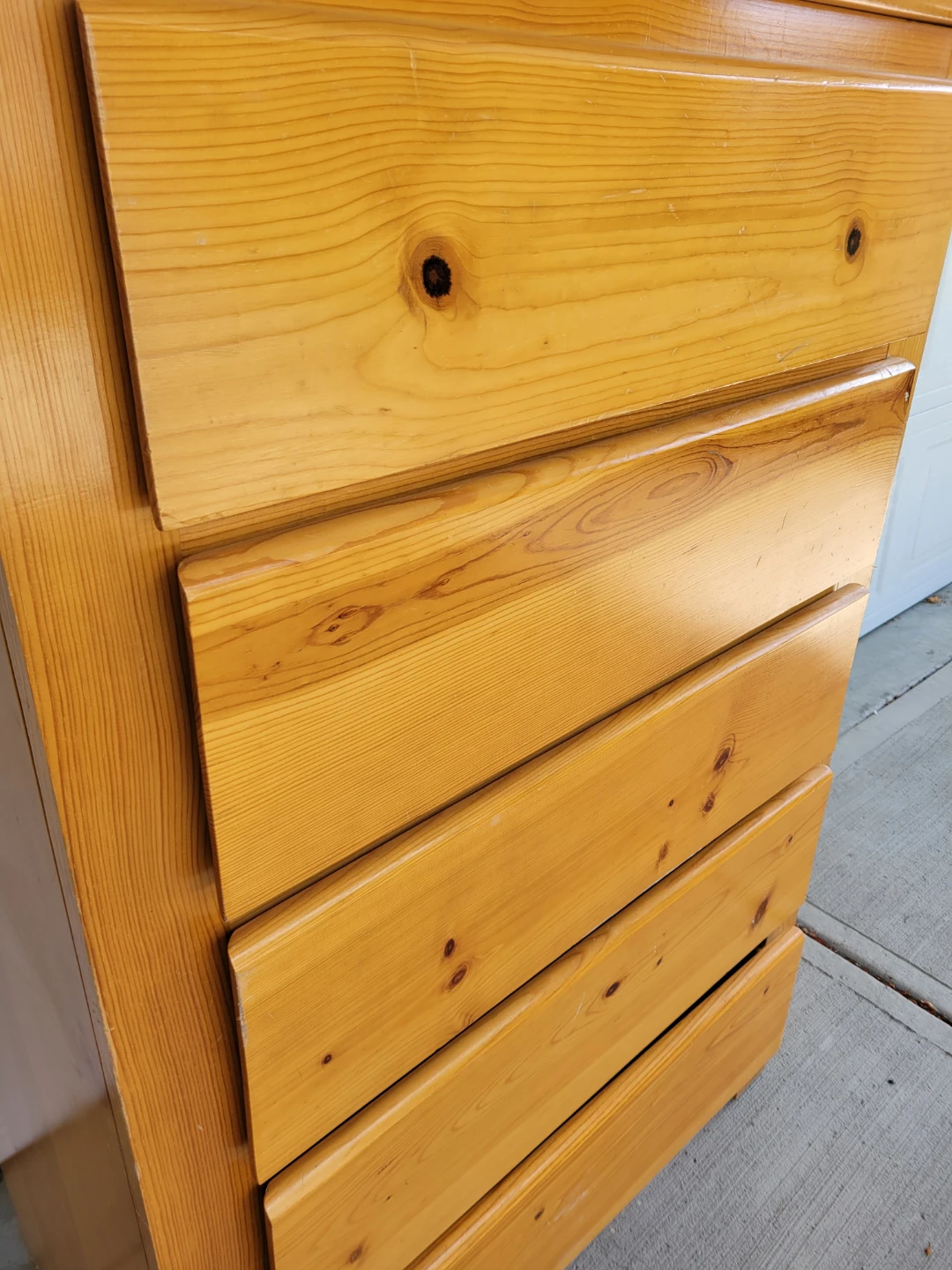 Very Nice Solid Pine 5-Drawer Dresser / Tall Dresser. - photo 4