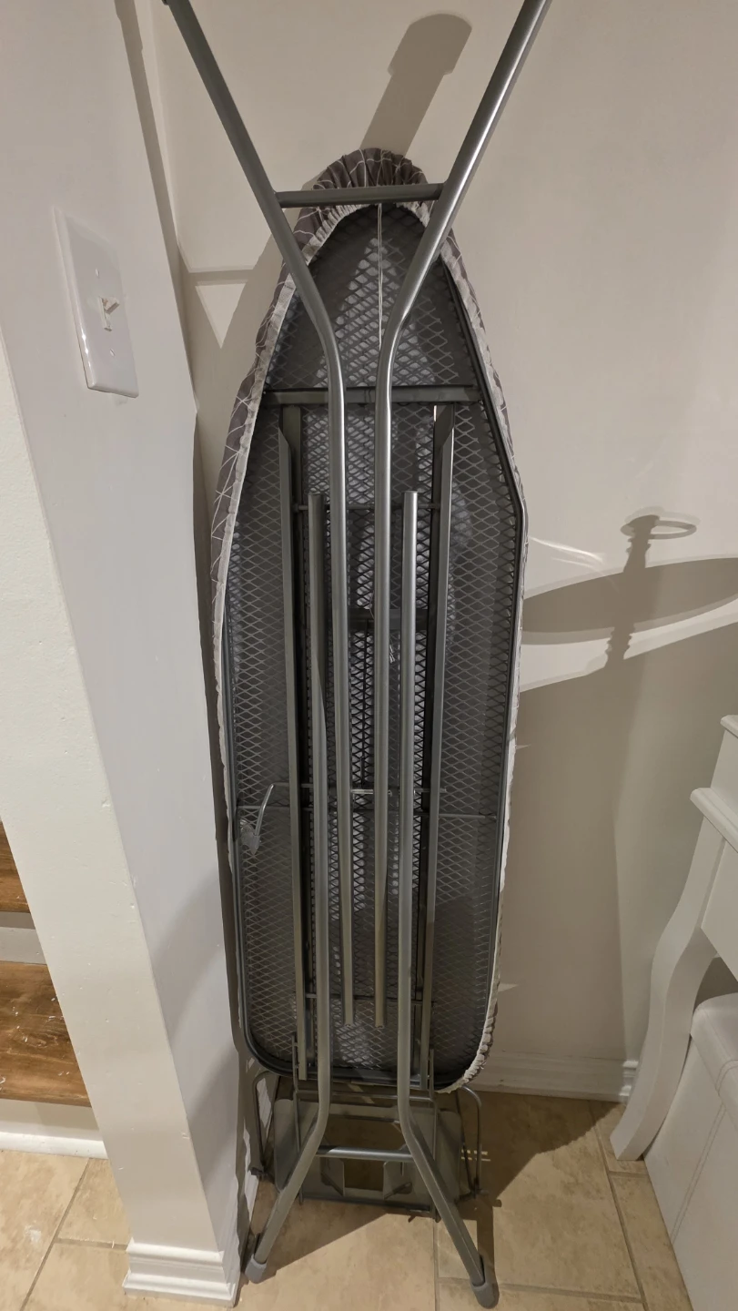 Candian tire Ironing Board (half price) - photo 3