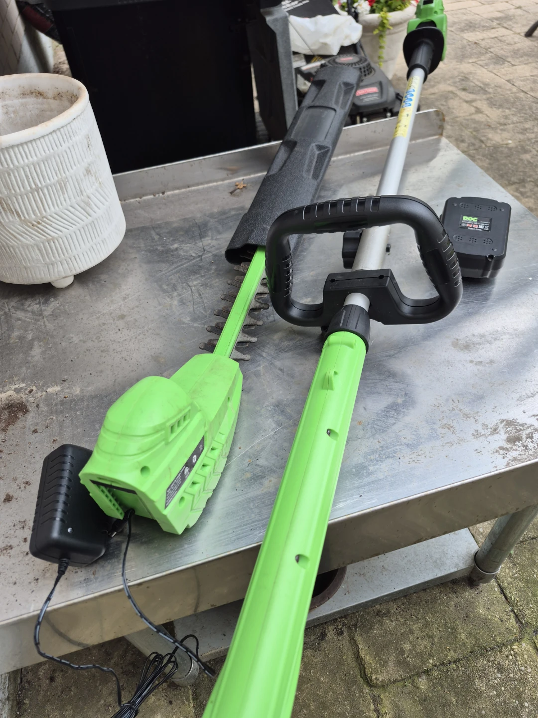 Extendable reach 20V Hedge Trimmer - photo 2