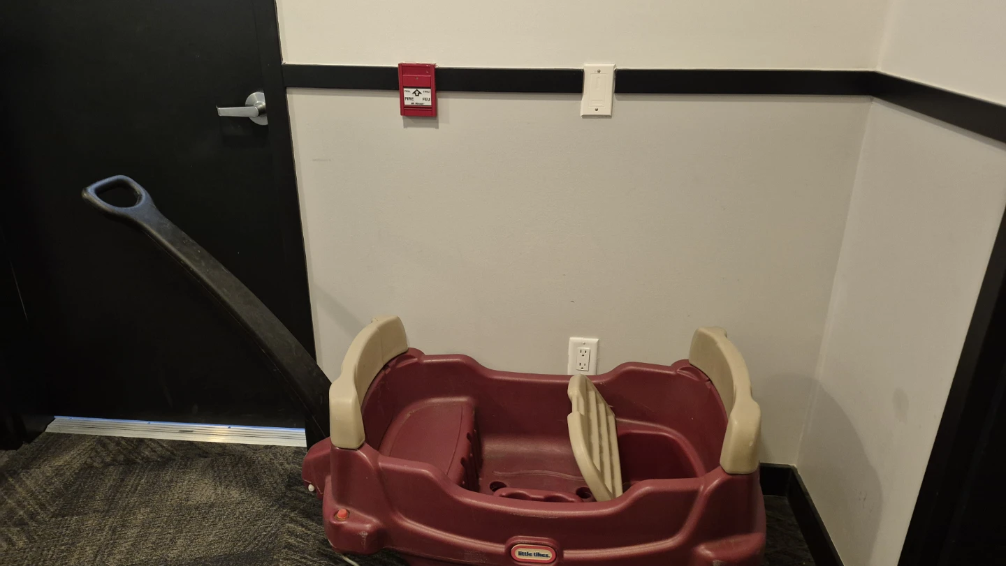Little Tikes Wagon with Pull Handle - photo 3
