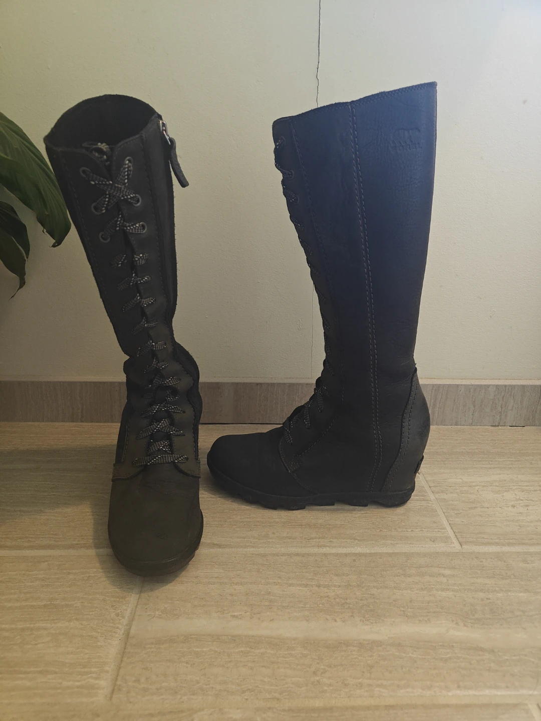 Sorel Women's Black Lace-Up Wedge Boots 8