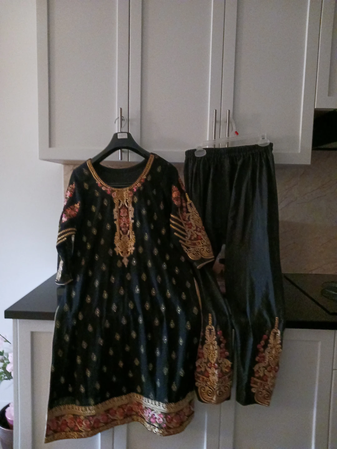 Embroidered Black Kurti and Pants Set occasionally used - photo 2