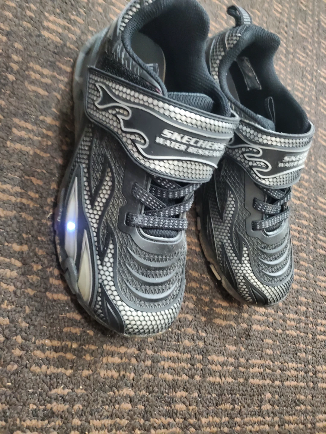 Skechers Water Resistant light up big Kids Shoes size 4