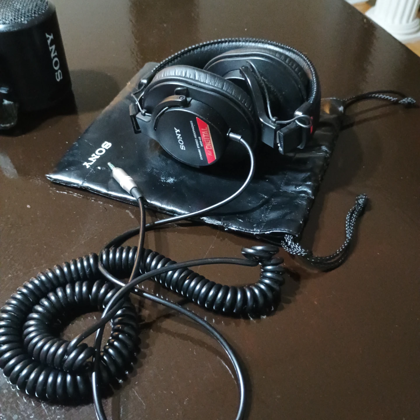 Sony MDR-V6 Dynamic Stereo Headphones - photo 2