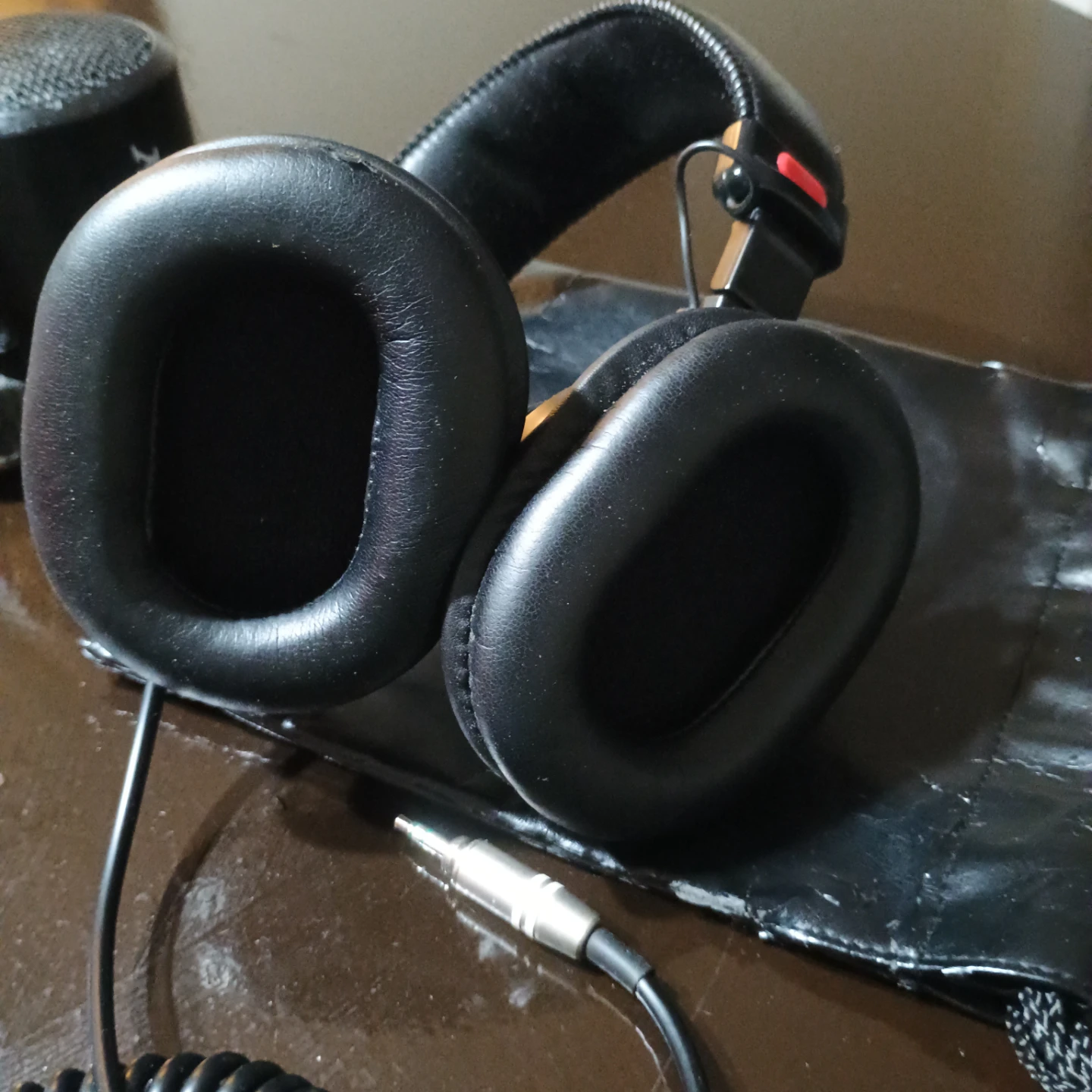 Sony MDR-V6 Dynamic Stereo Headphones - photo 4