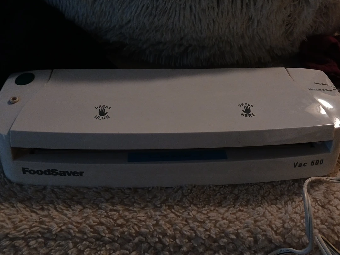 FoodSaver Vac 500 Vacuum Sealer with Rolls