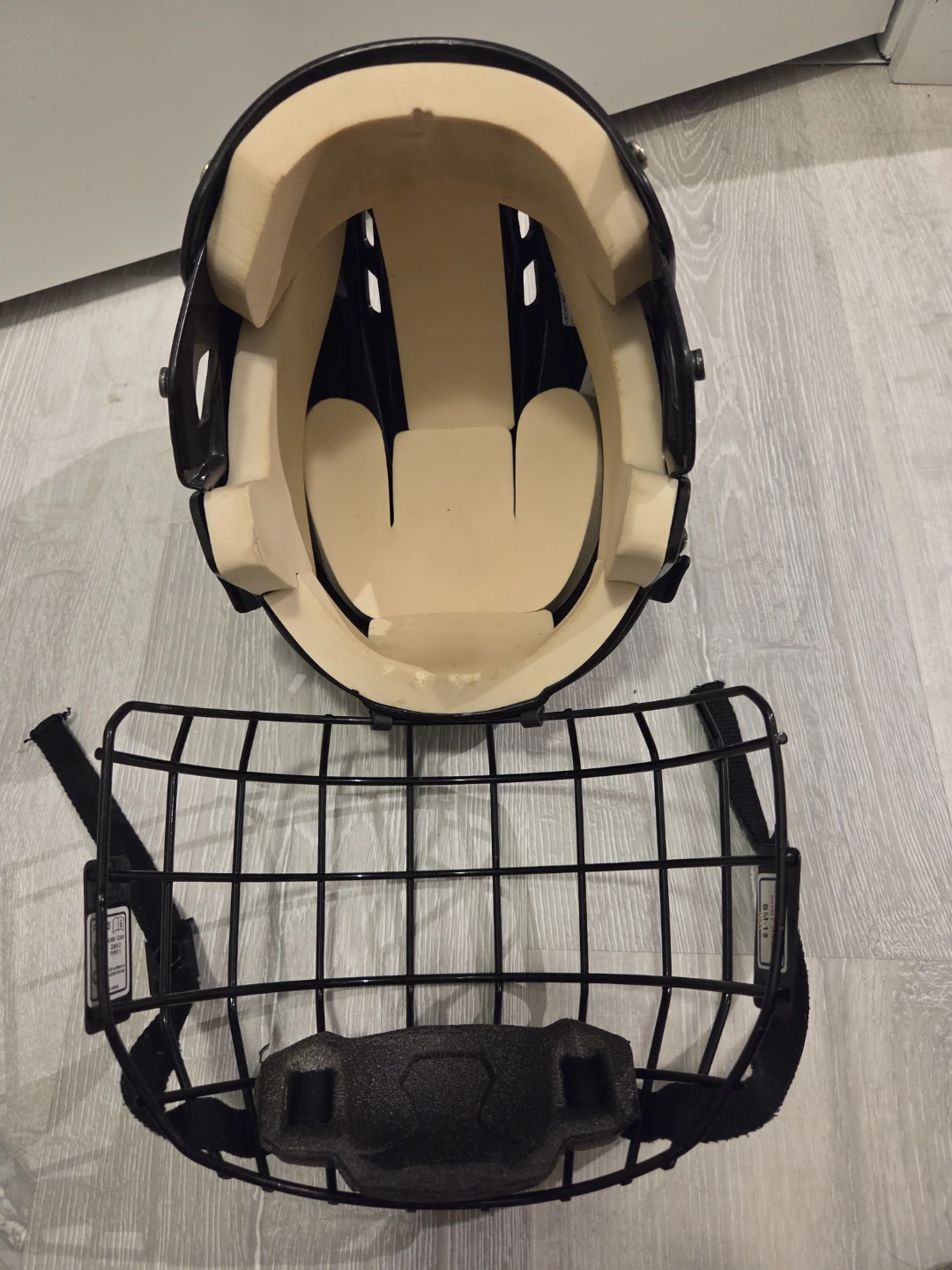 CCM Hockey Helmet with Cage - Size S - photo 2