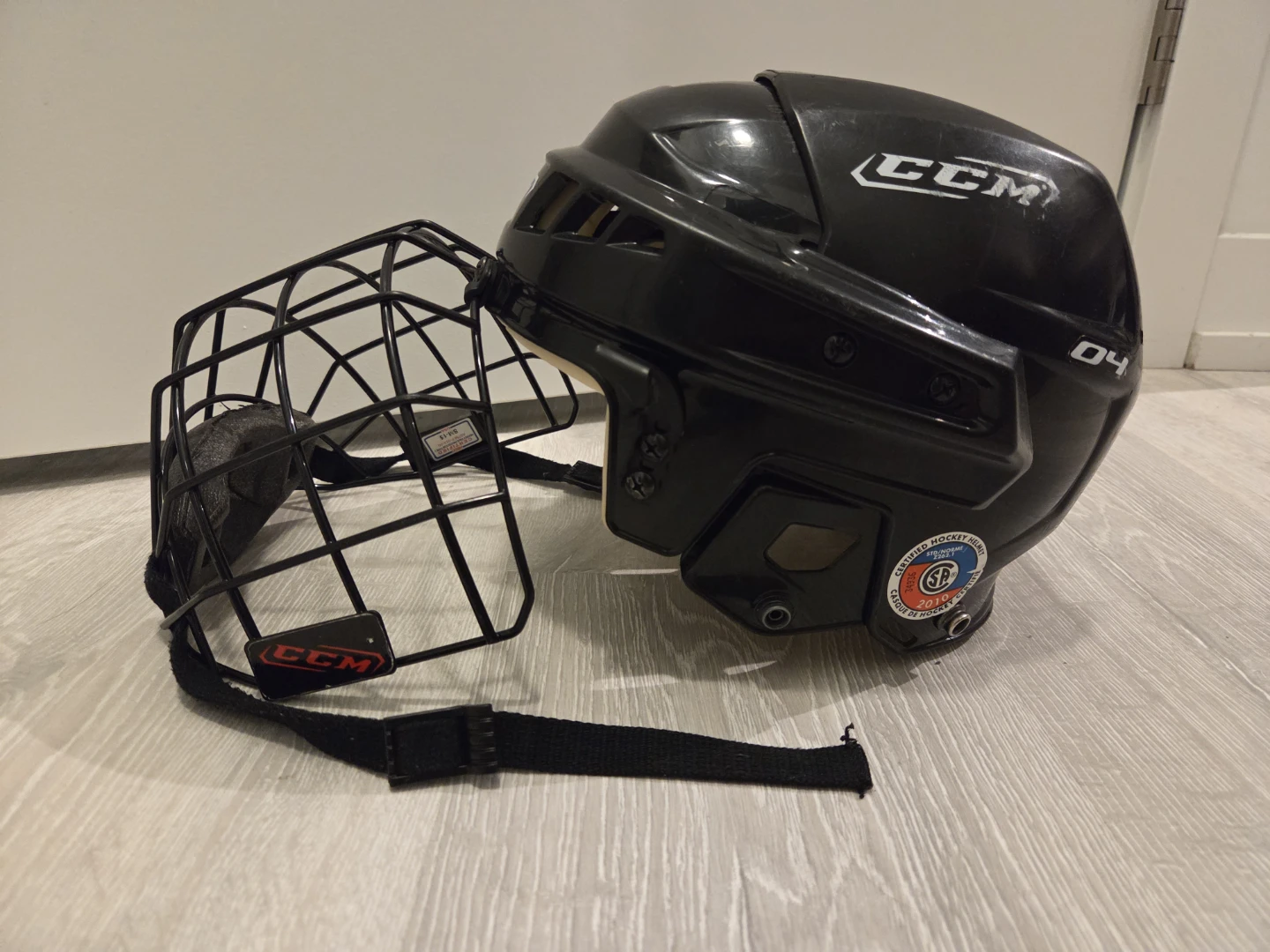 CCM Hockey Helmet with Cage - Size S - photo 4