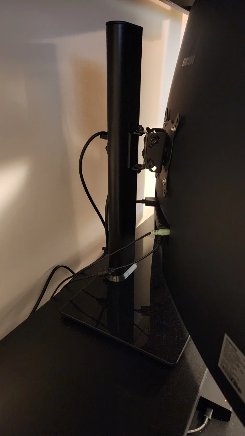 Samsung 32" Curved Monitor with Adjustable Stand & Speakers - photo 2