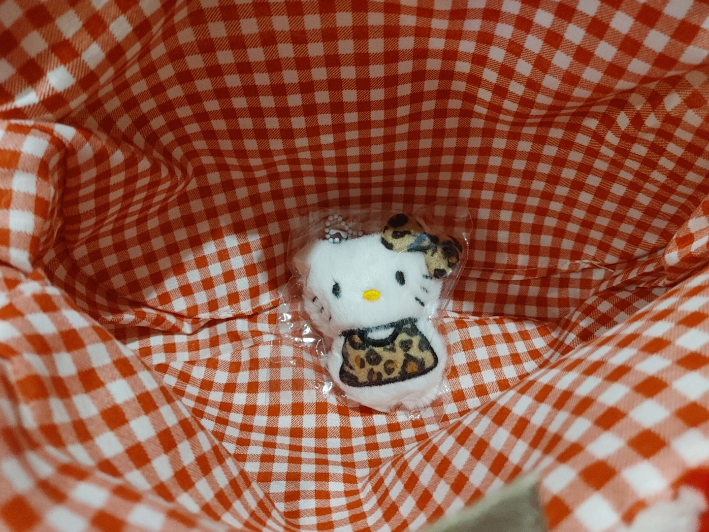 Hello Kitty Sherpa Mini Bag - Brand New - photo 4