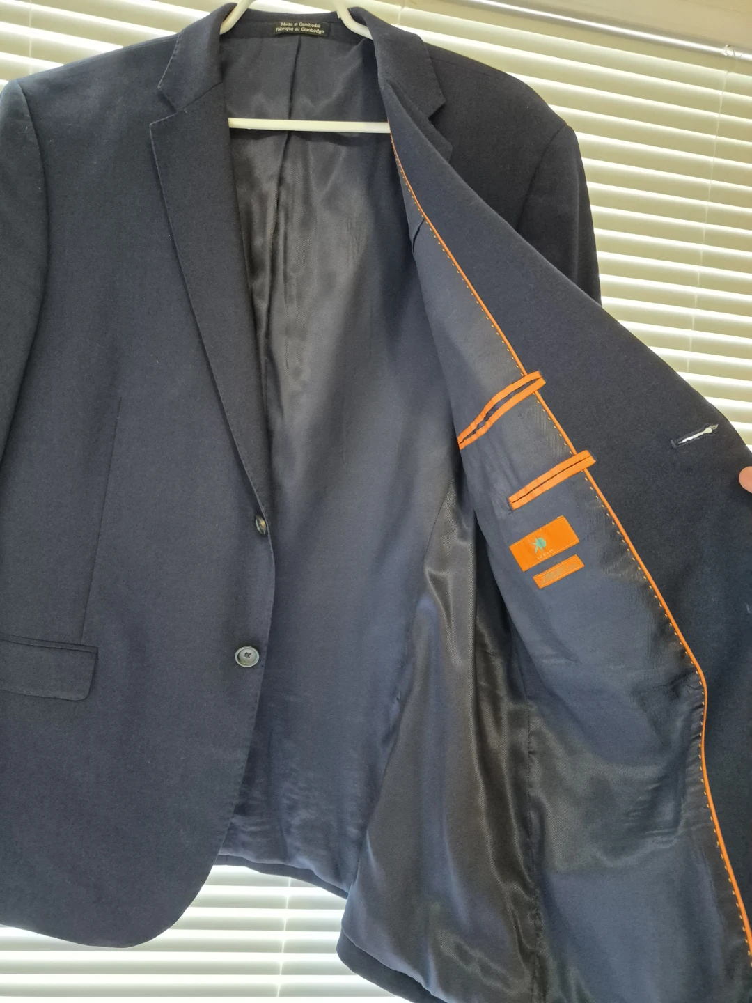 Mens Suit Blazer and 3 Dress Shirts - photo 4
