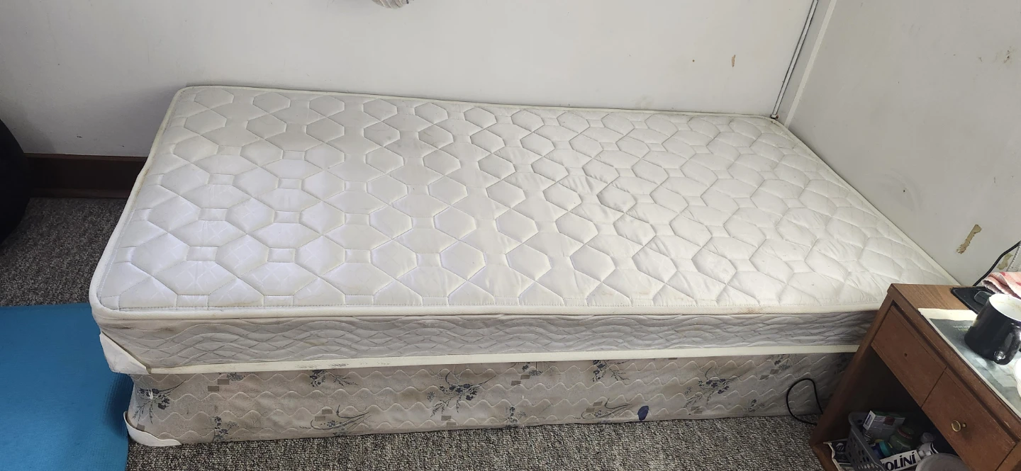 White Twin Mattress with Box stand