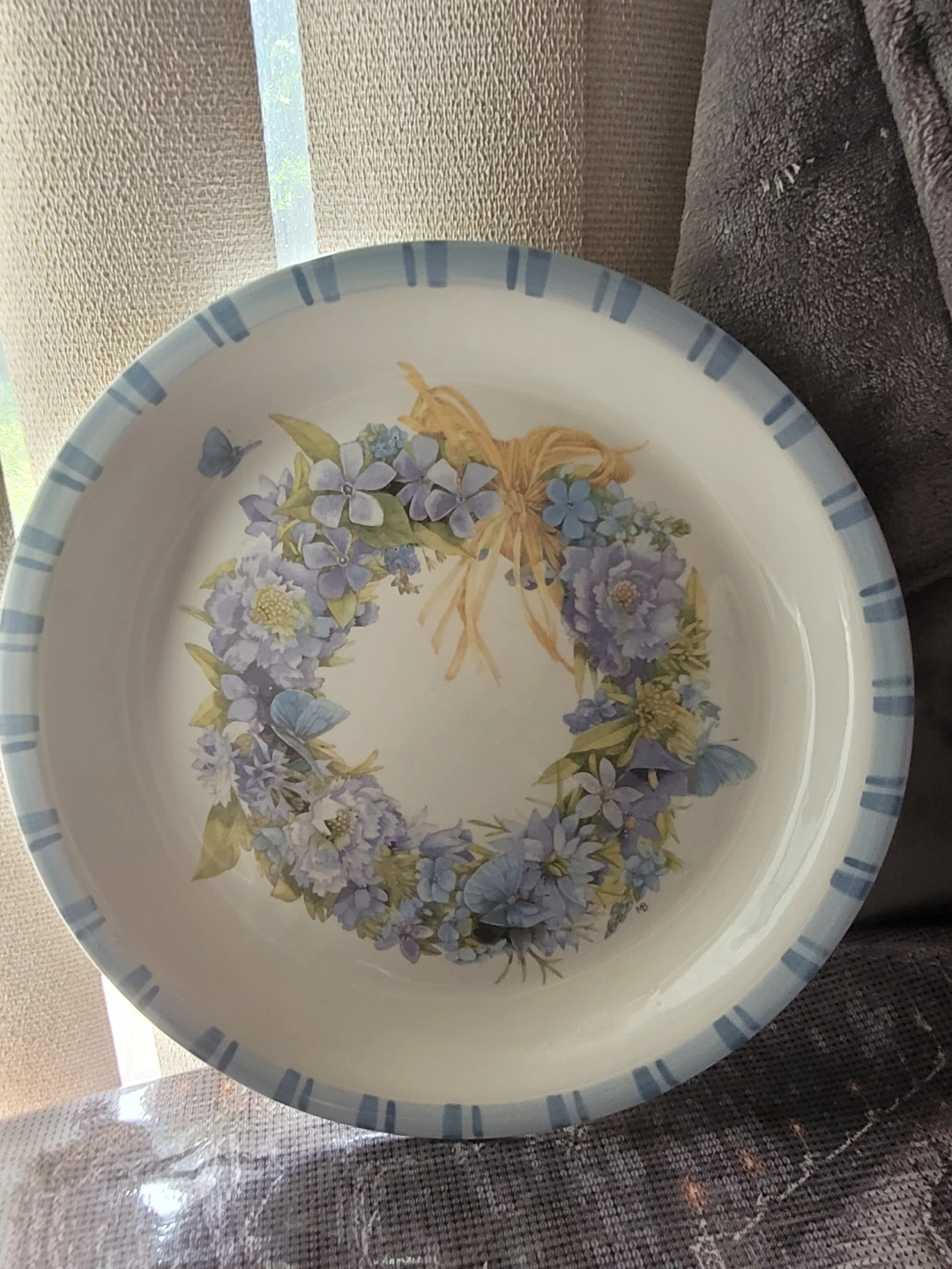 Decorative Plate with Floral Wreath