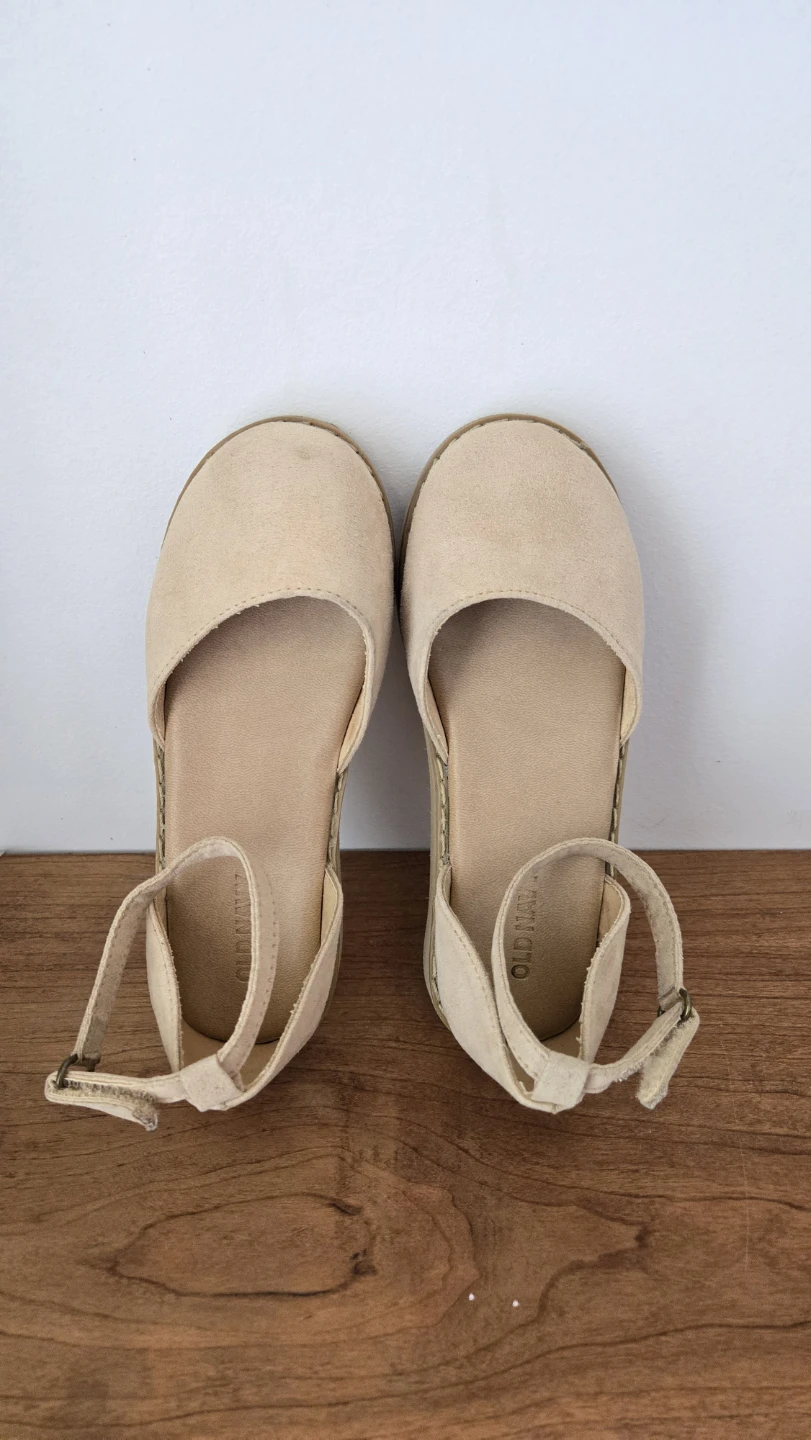Girls Sandals (Size 11)