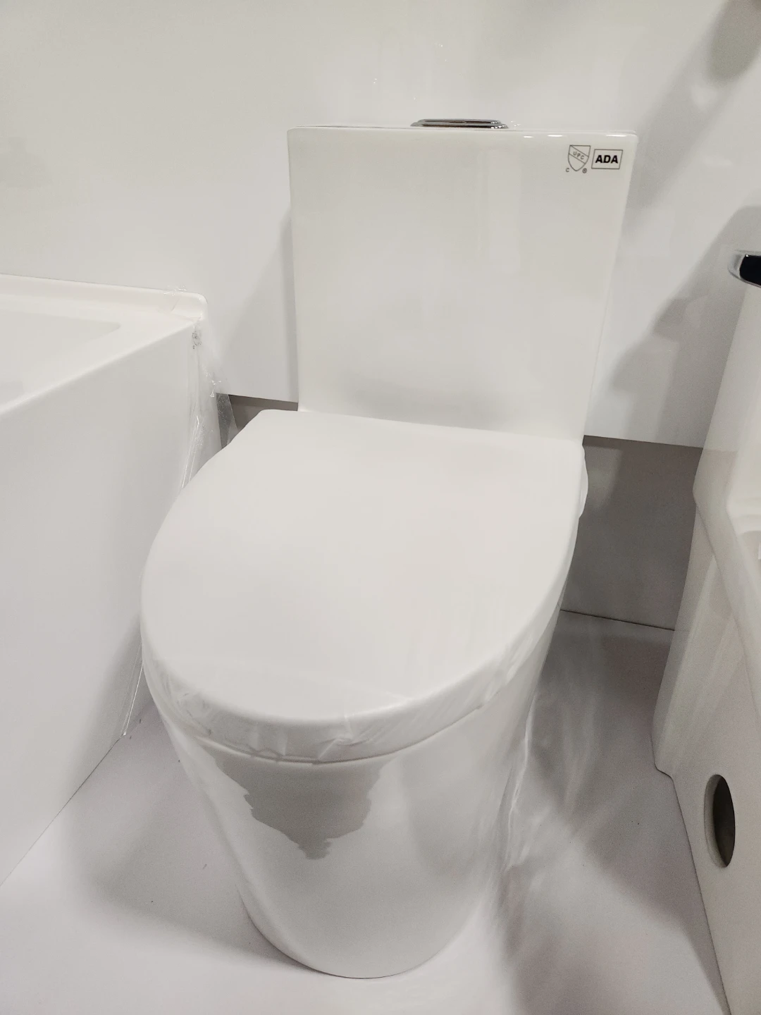 Toilet - photo 2