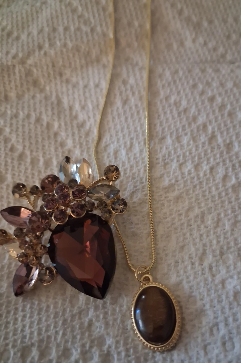 Gold-tone Oval Pendant Necklace with Brooch - photo 2